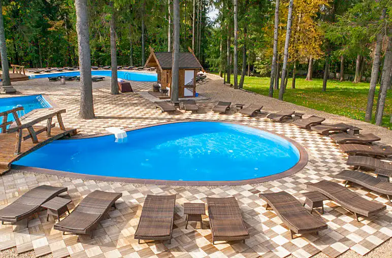 Открытый бассейн парк-отель Солнечный
